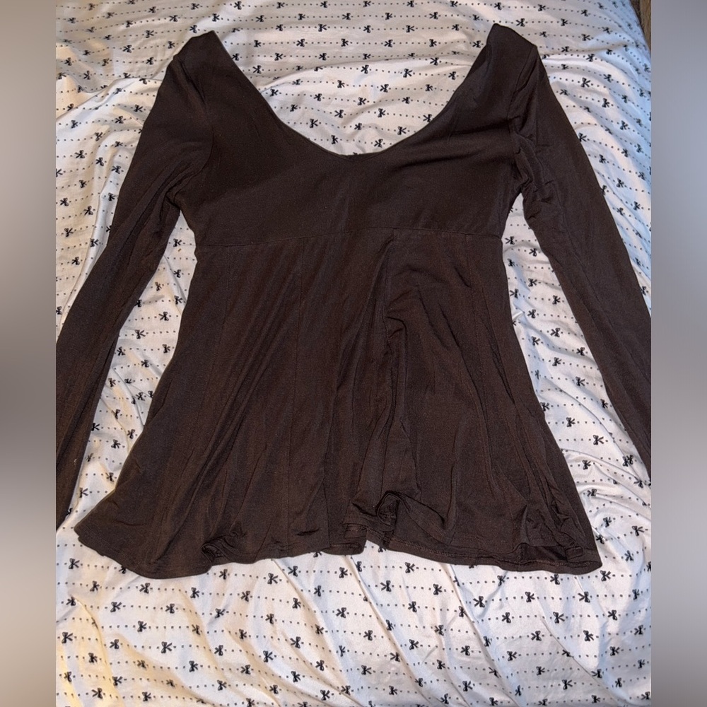 brown long sleeve top,